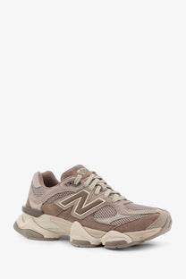 New Balance men’s low top sneaker in beige with suede and mesh upper and chunky layered midsole