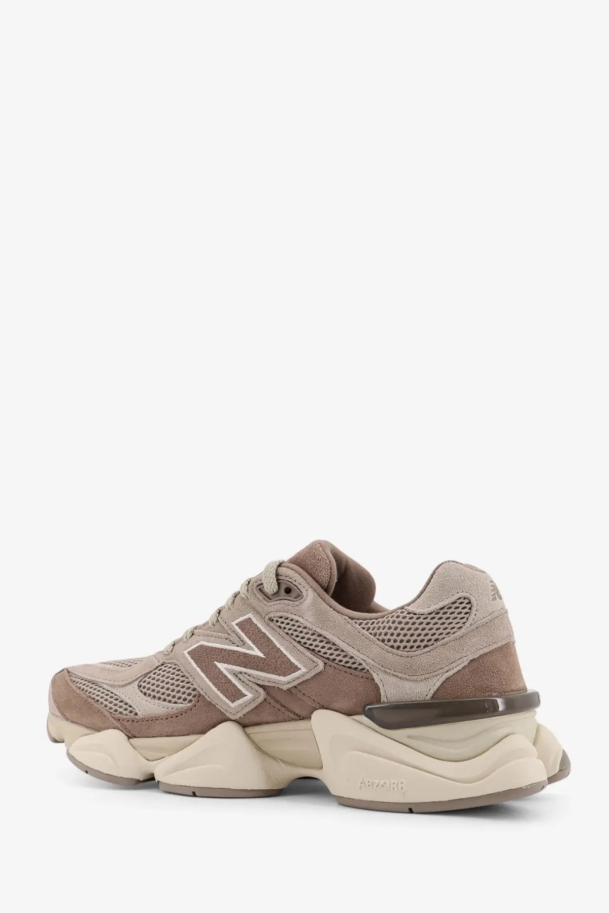 New Balance men’s mesh and suede low top sneakers in beige with taupe 990v3 and chunky layered sole design