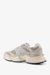 New balance men’s mesh and suede sneakers grey with gray and beige chunky layered sole design