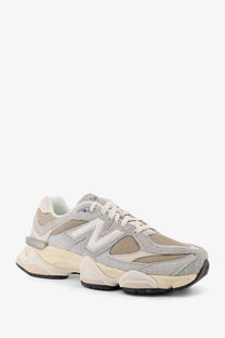 New balance men’s mesh and suede sneakers grey with gray and beige color and chunky layered sole design