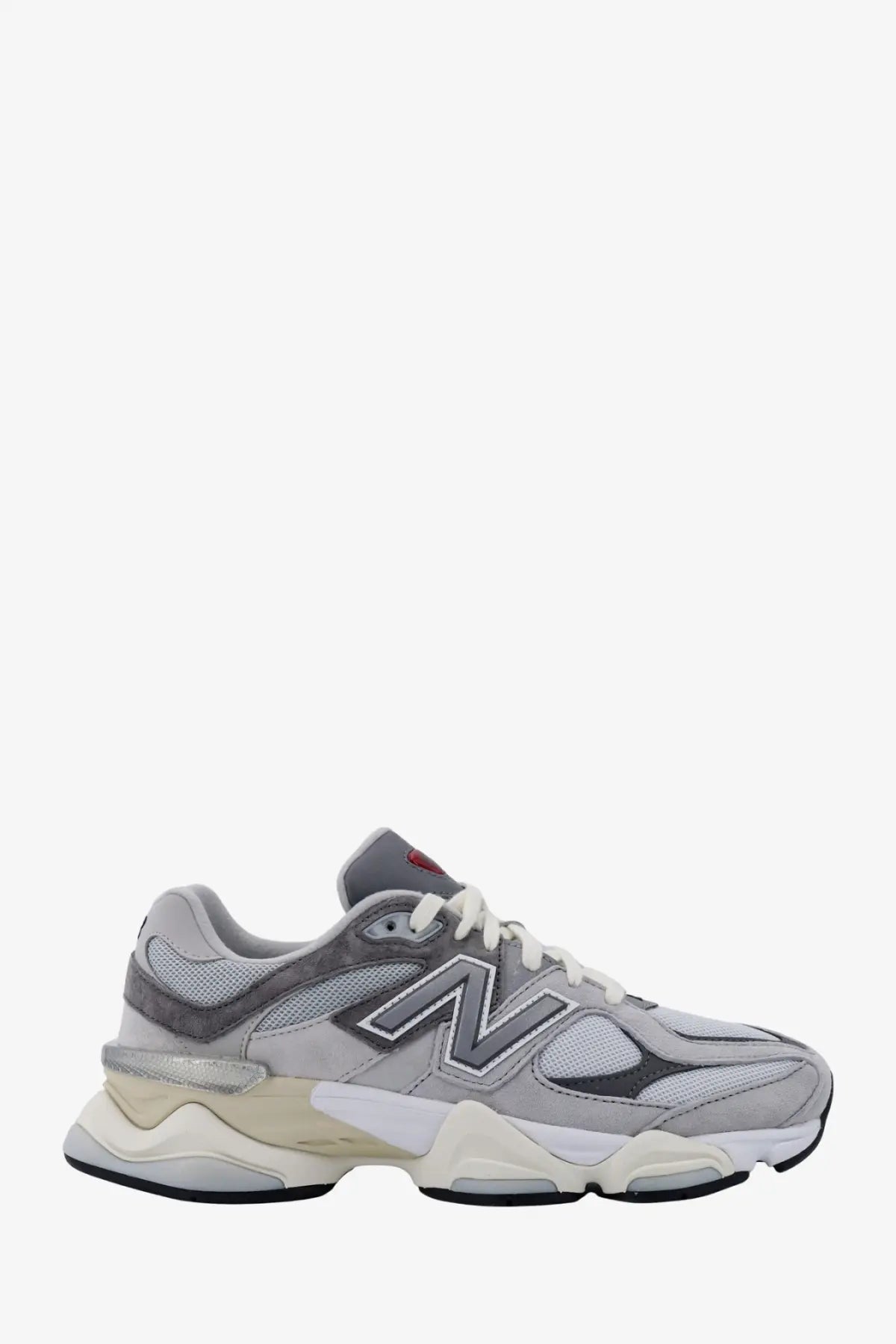 New Balance men’s sneakers in grey mesh and suede with a chunky layered sole design