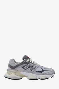 New Balance men’s sneakers in grey mesh and suede with a chunky layered sole design