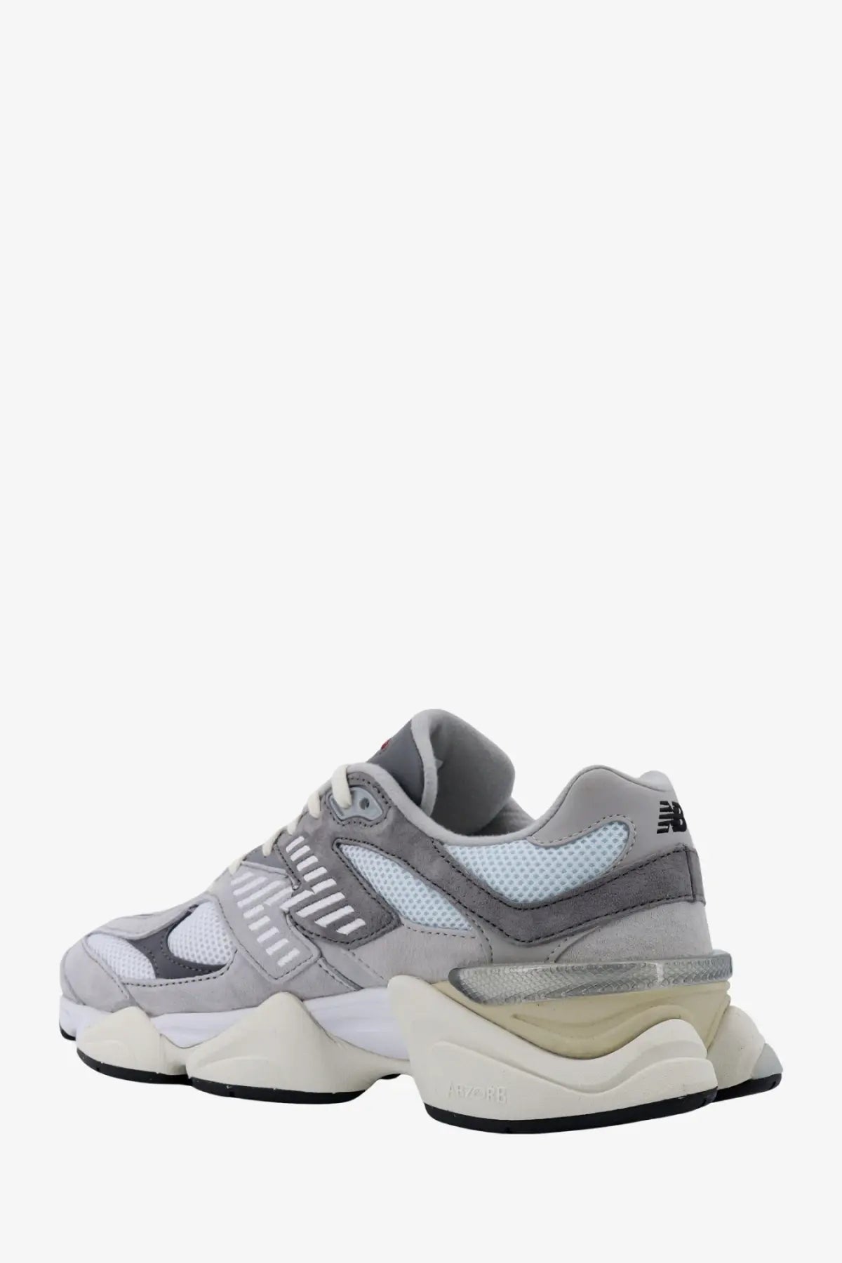 New balance men’s sneakers in grey mesh and suede with a chunky layered sole design