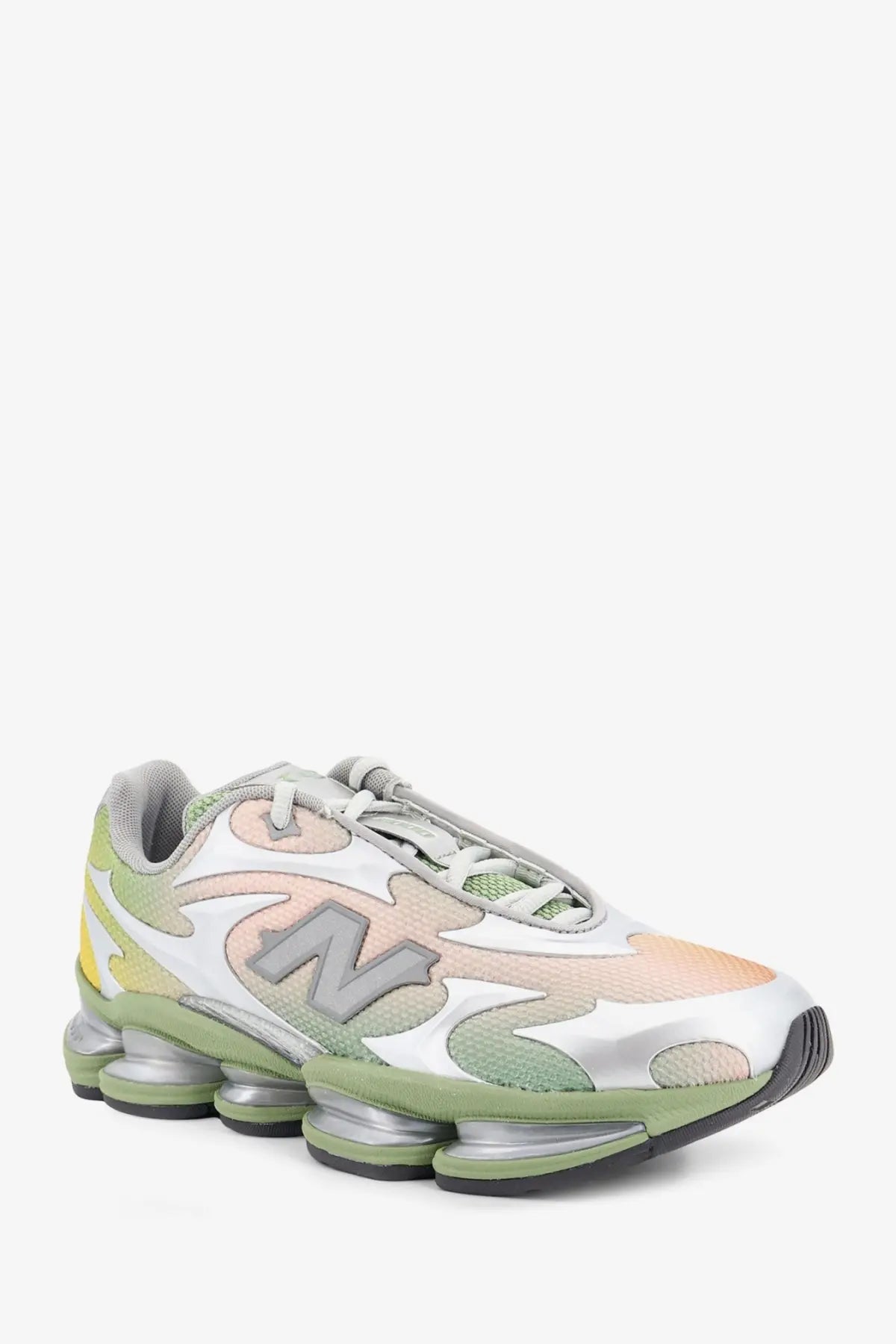 New Balance men’s pastel gradient sneaker with metallic silver n logo and translucent air cushioned sole in tessuto tecnico
