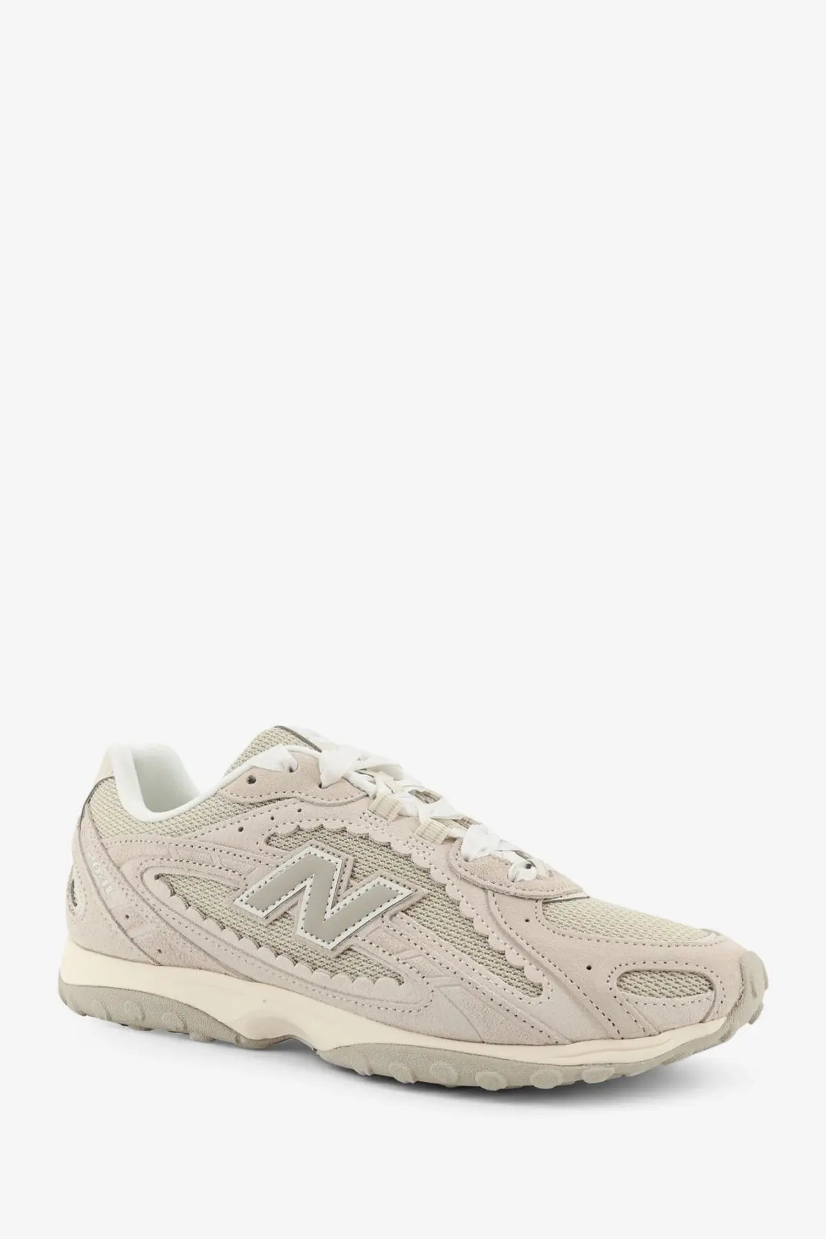 Beige new balance 620 sneaker with mesh and suede upper white laces and matching midsole for men