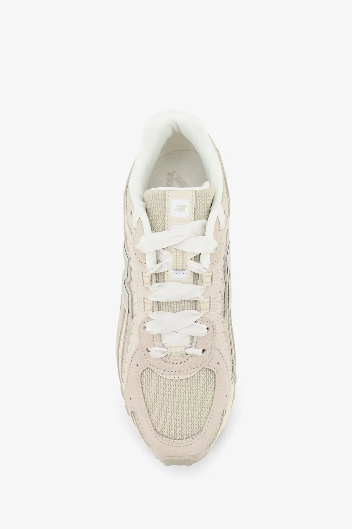 New balance men’s suede and mesh sneakers in beige with mesh and suede upper white laces and retro design
