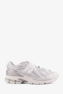New balance men’s silver 2016 running shoe with textured upper and translucent midsole in technical fabric design