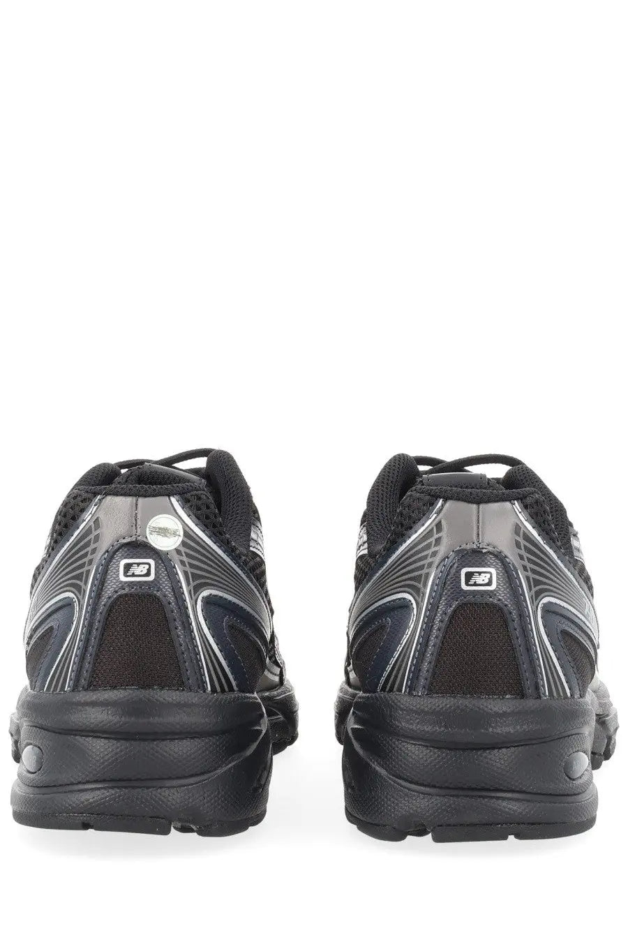 New Balance unisex sneaker black with black and silver mesh upper and rubber sole running shoes 560v2