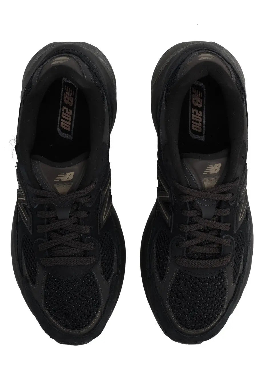 New Balance unisex sneaker U2010 black featuring mesh and synthetic overlays for lightweight breathable comfort