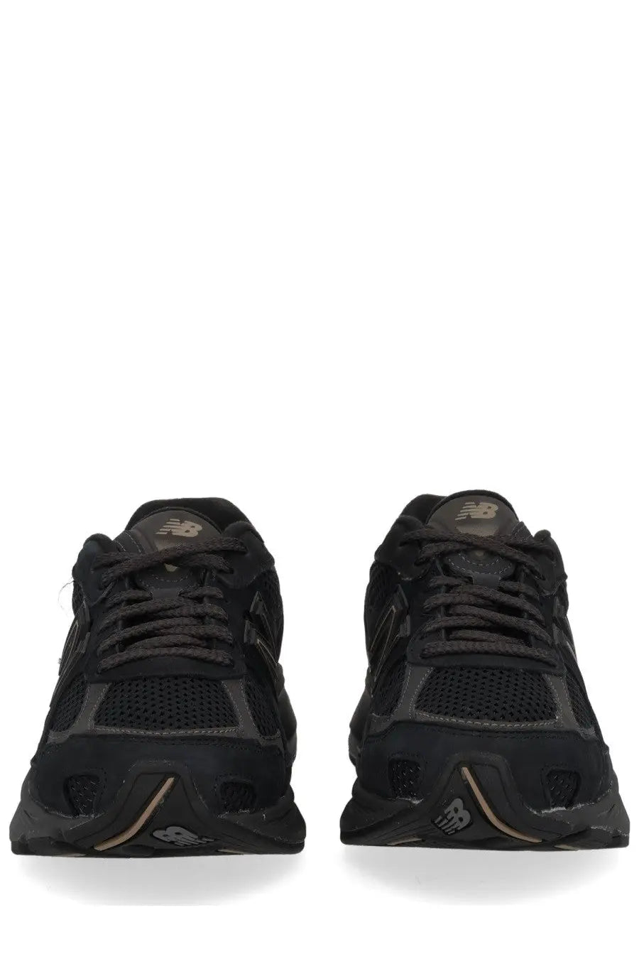 New Balance unisex sneaker U2010 black with mesh and synthetic overlays and subtle gold accents on heel tab and midsole