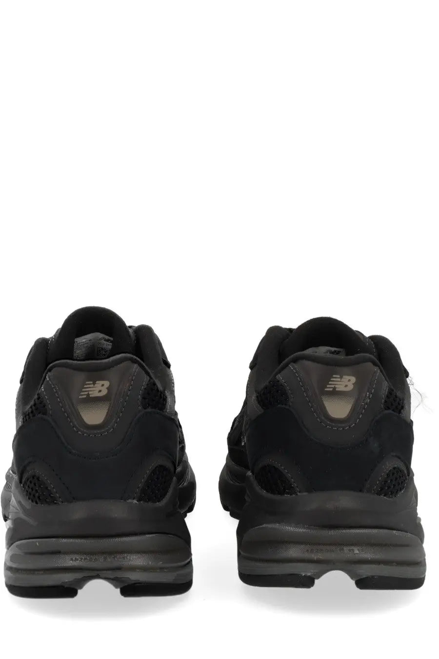 New Balance unisex sneaker U2010 black with mesh and suede upper and chunky rubber sole