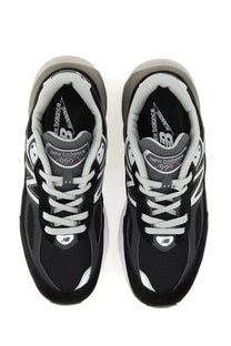 New Balance women’s sneaker 990v6 black with black and gray mesh upper and white laces for running and casual wear