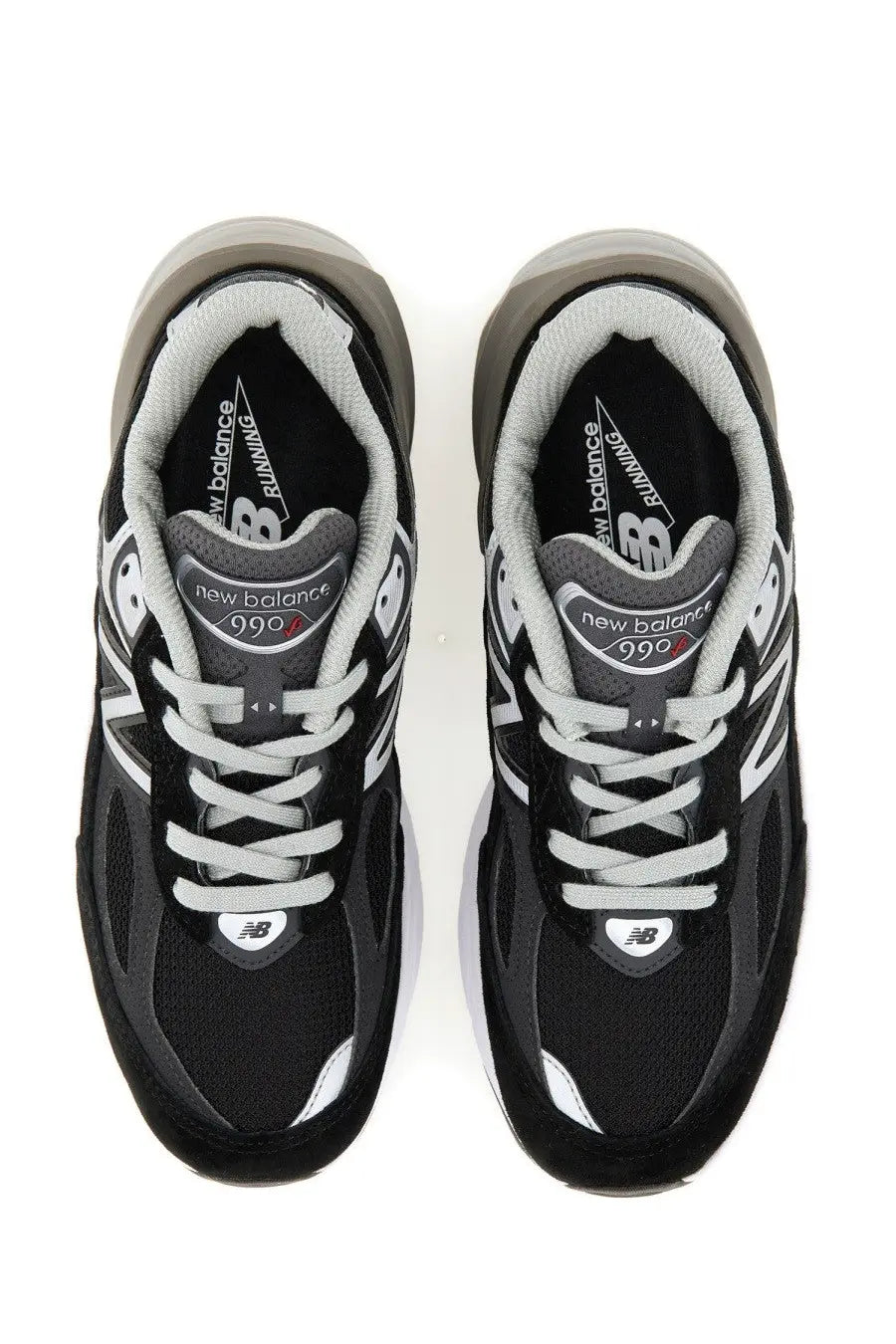 New balance women’s sneaker 990v6 black with black and gray mesh upper and white laces for running