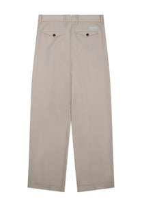 Beige chino trousers with minimalist design and subtle buttoned back pockets from nineinthemorning pantalon fiamma white