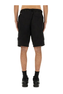 The north face men’s black cargo shorts feature multiple pockets and an elastic waistband for comfort and utility