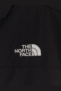 The north face men’s retro denali jacket in black with white embroidered logo on fleece material