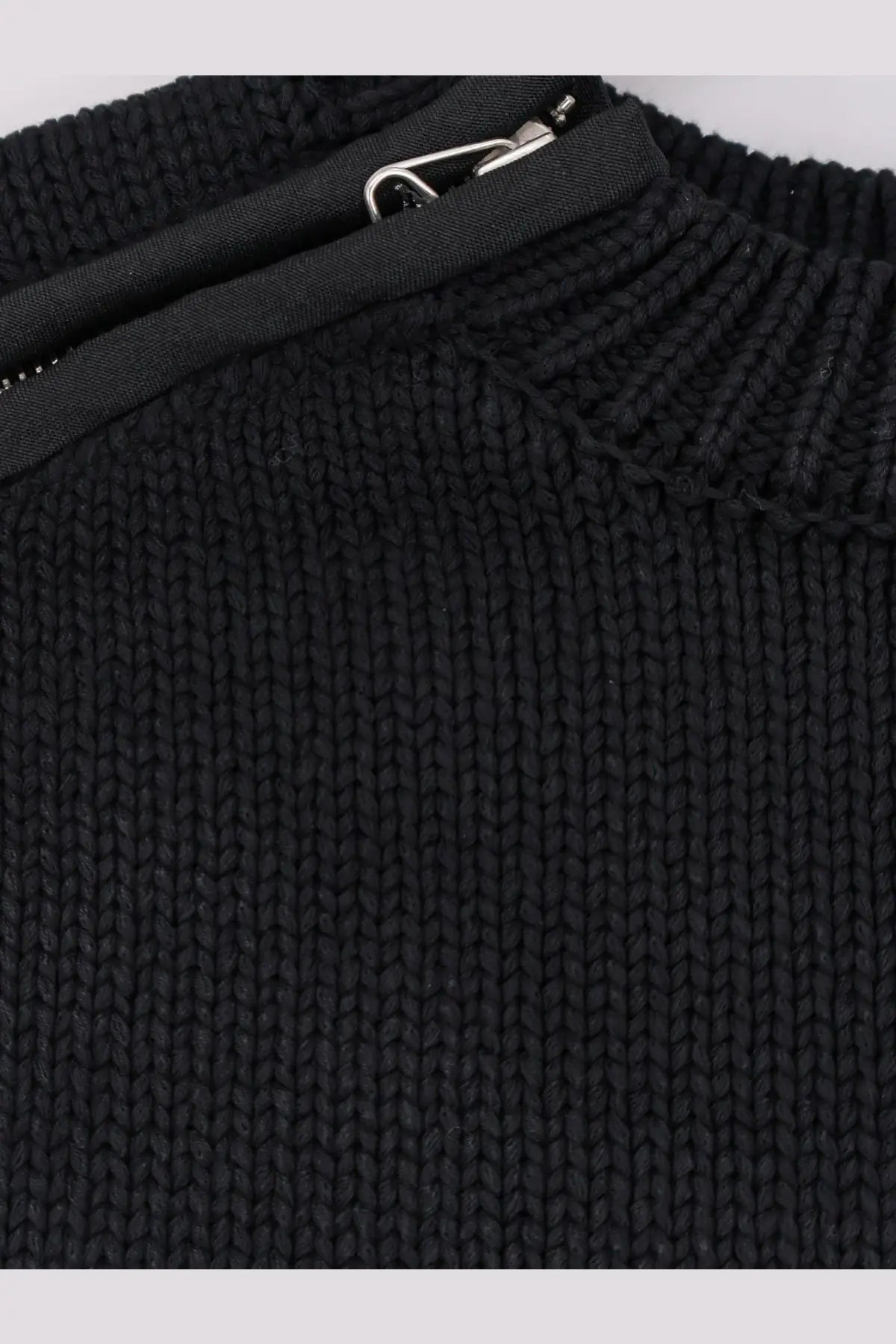 Black oamc peacemaker men’s cotton sweater with ribbed texture and silver zipper pull
