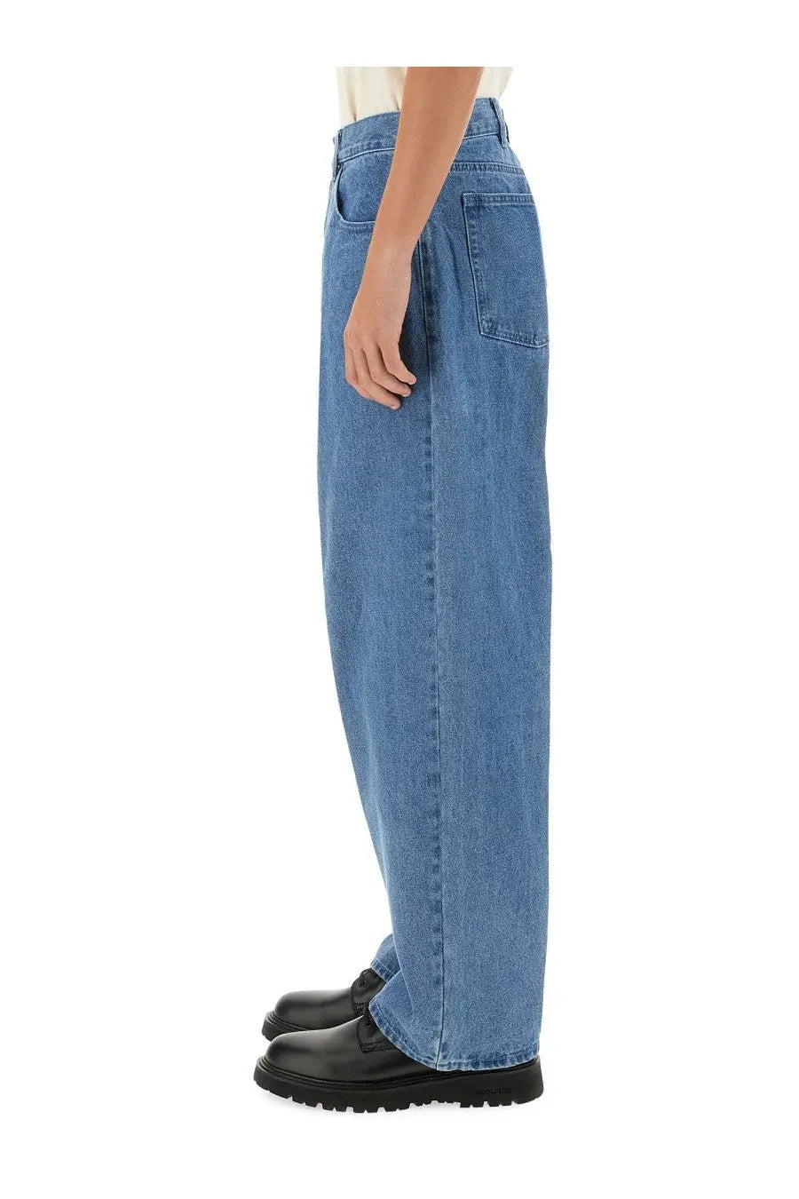 Obey men’s bigwig baggy jeans in light-wash blue denim with wide-leg cut and classic front pockets