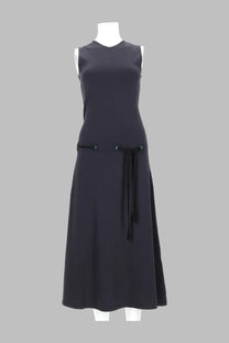 Paloma wool women’s abito midi suni blue sleeveless navy blue dress with fitted bodice and black tie belt at waist
