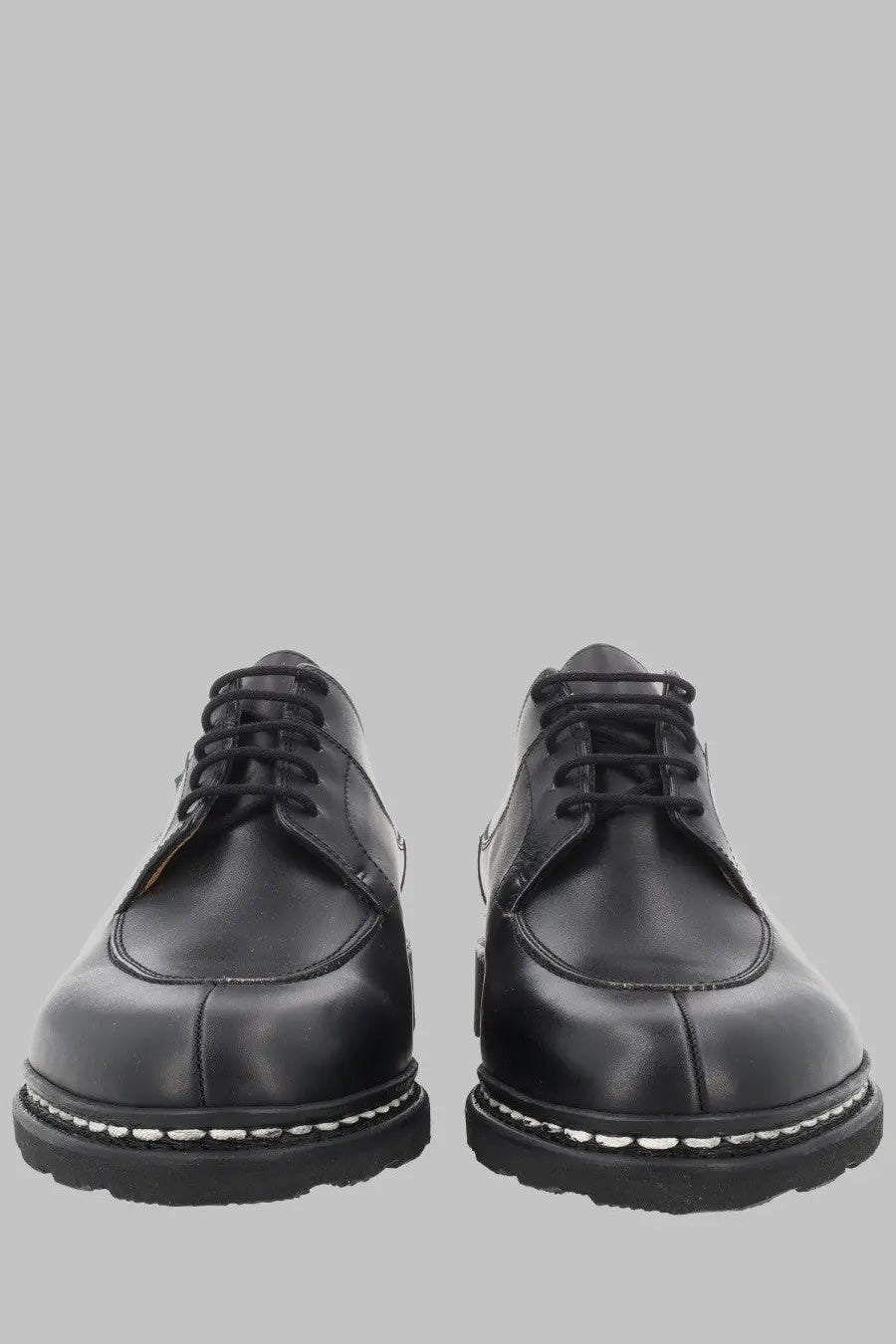 Paraboot men’s mocassino avignon black leather lace-up oxford shoes with classic design and white stitching along the sole