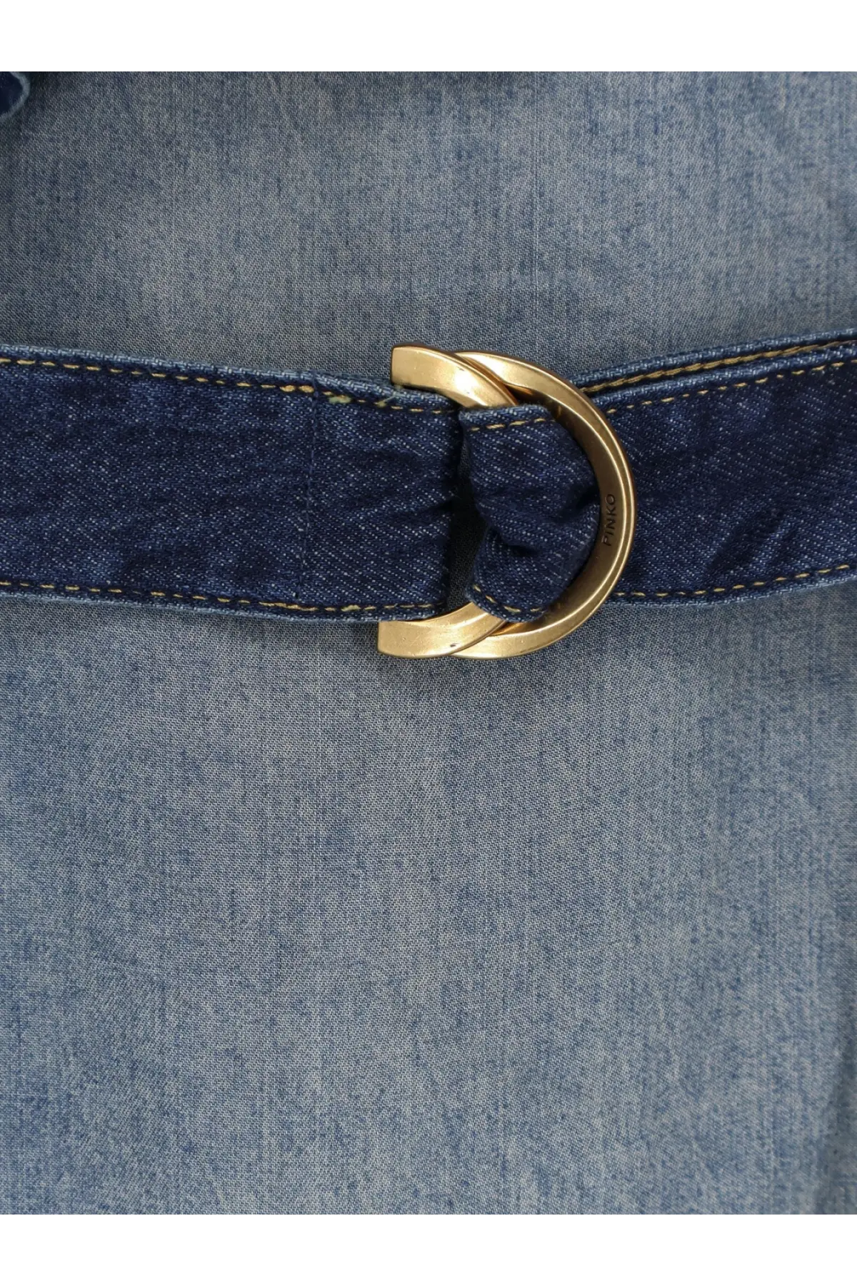 Pinko women’s chiarodiluna light denim jeans bronze featuring a denim belt with a gold-toned twisted d-ring buckle