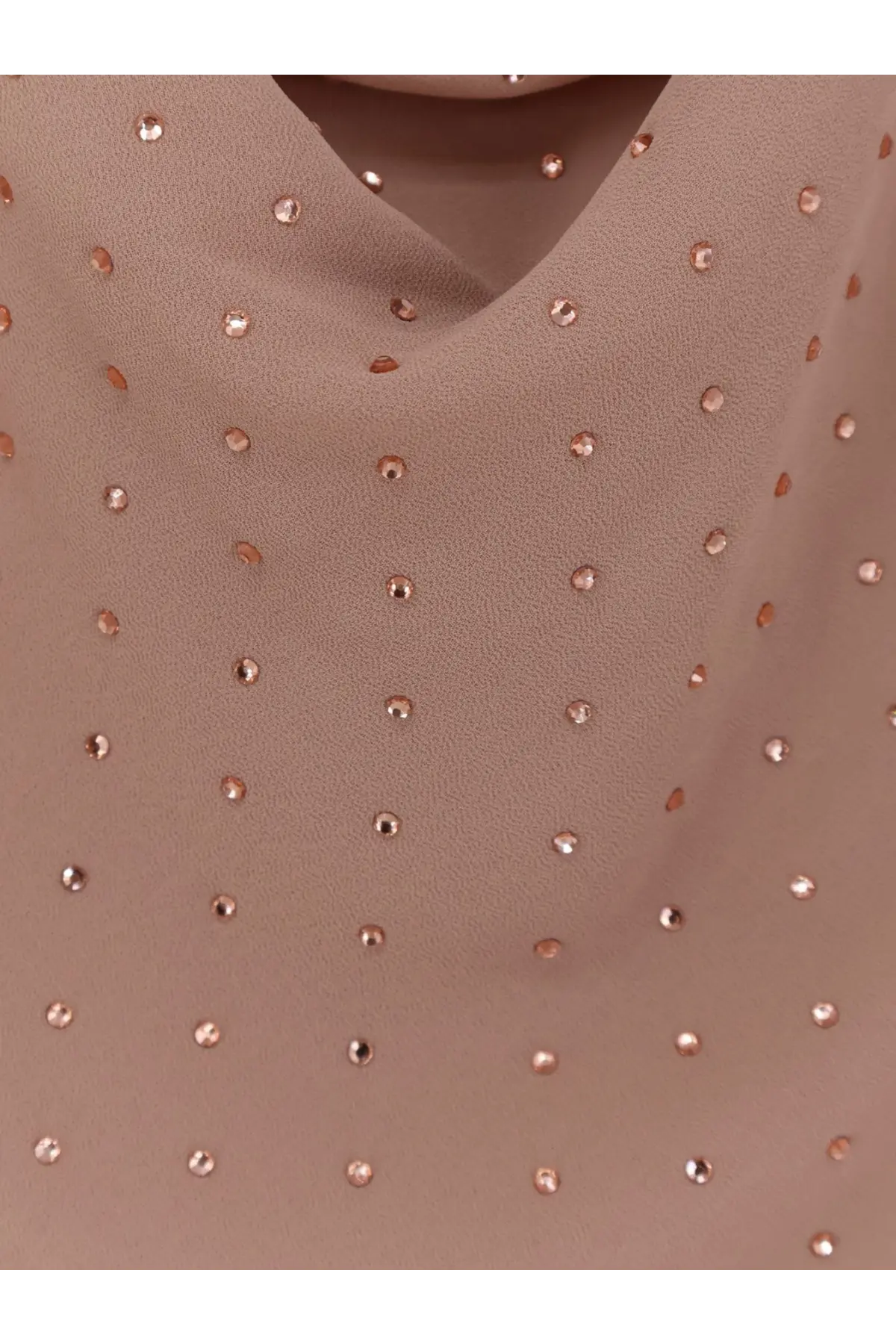 A pink pinko women’s farro long dress paired with a delicate beige hijab adorned with rose gold sequins