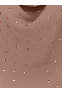 A pink pinko women’s farro long dress paired with a delicate beige hijab adorned with rose gold sequins