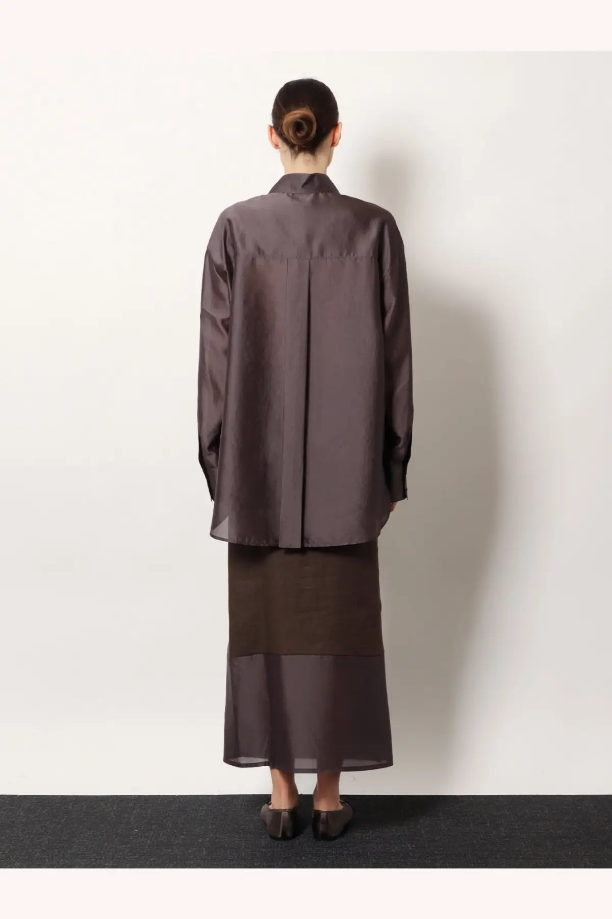R2w women’s amora organza shirt brown sleek dark gray satin blouse with structured collar and long sleeves
