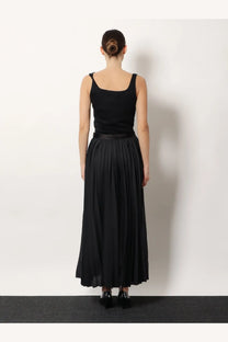R2W women’s Arissto black pleated maxi skirt with satin waistband made from lightweight fabric for elegant wear