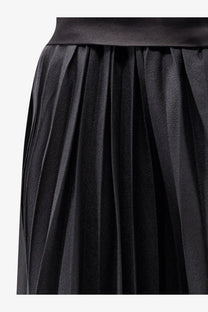 R2W women’s Arissto black pleated skirt with smooth slightly textured fabric and fitted waistband