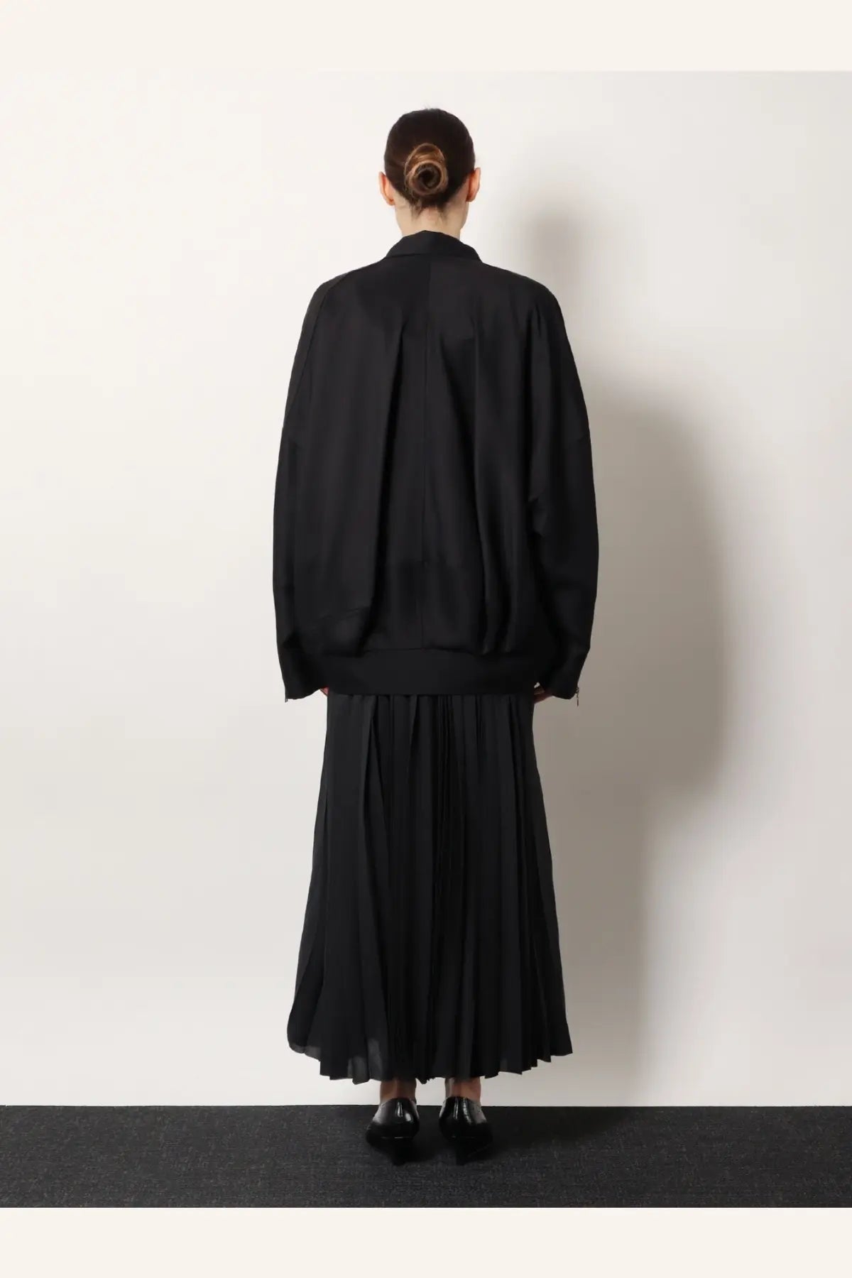 Black oversized bomber jacket with relaxed fit and subtle back pleats made of wool and silk by R2W women