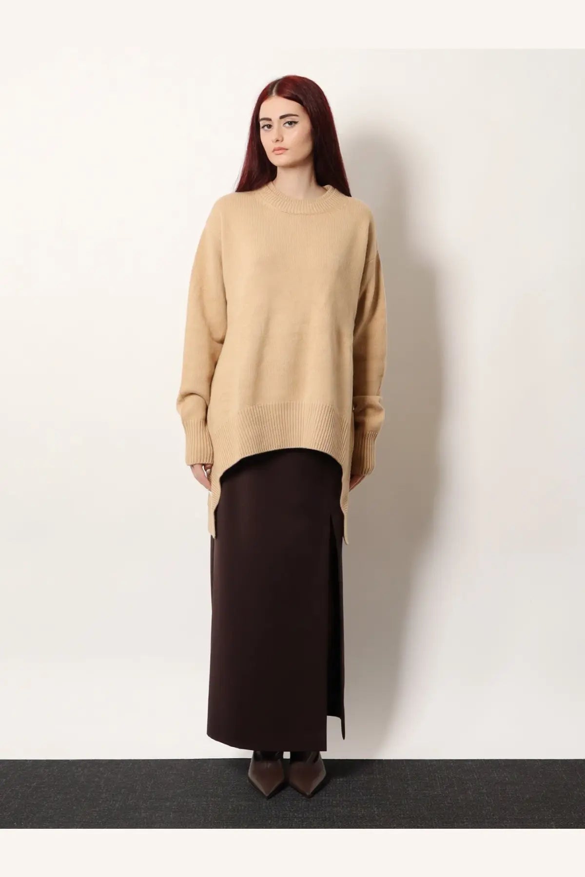 R2W women’s nicolas loose-fitting camel-colored wool and cashmere sweater with ribbed hem and cuffs in beige