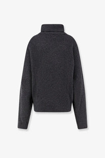R2w women’s dark gray ribbed knit wool and cashmere turtleneck sweater with a relaxed fit