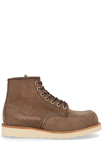 Red Wing men’s stivale stringato classic moc beige brown suede high-top work boot with black laces and silver eyelets