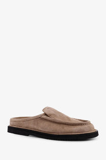 Reference men’s the canoa resort beige suede mule slip-on loafer with black rubber sole for casual wear