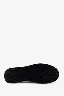 Black rubber sole with zigzag tread pattern on reference men’s the shamal beige suede sneakers back side