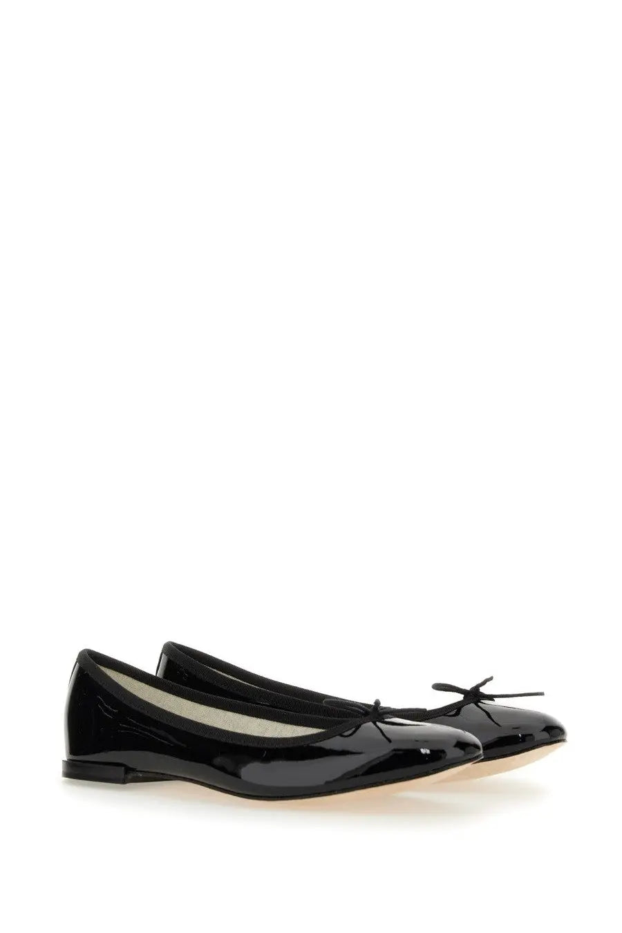 Repetto women’s ballerina cendrillon black patent leather flats with small bow at the toe
