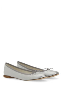 Repetto women’s ballerina Cendrillon silver flats with a glossy finish and delicate bow at the toe