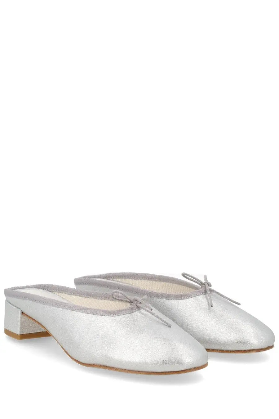 Repetto women’s ballerina mule Camille in silver metallic leather with low block heel and decorative bow at front
