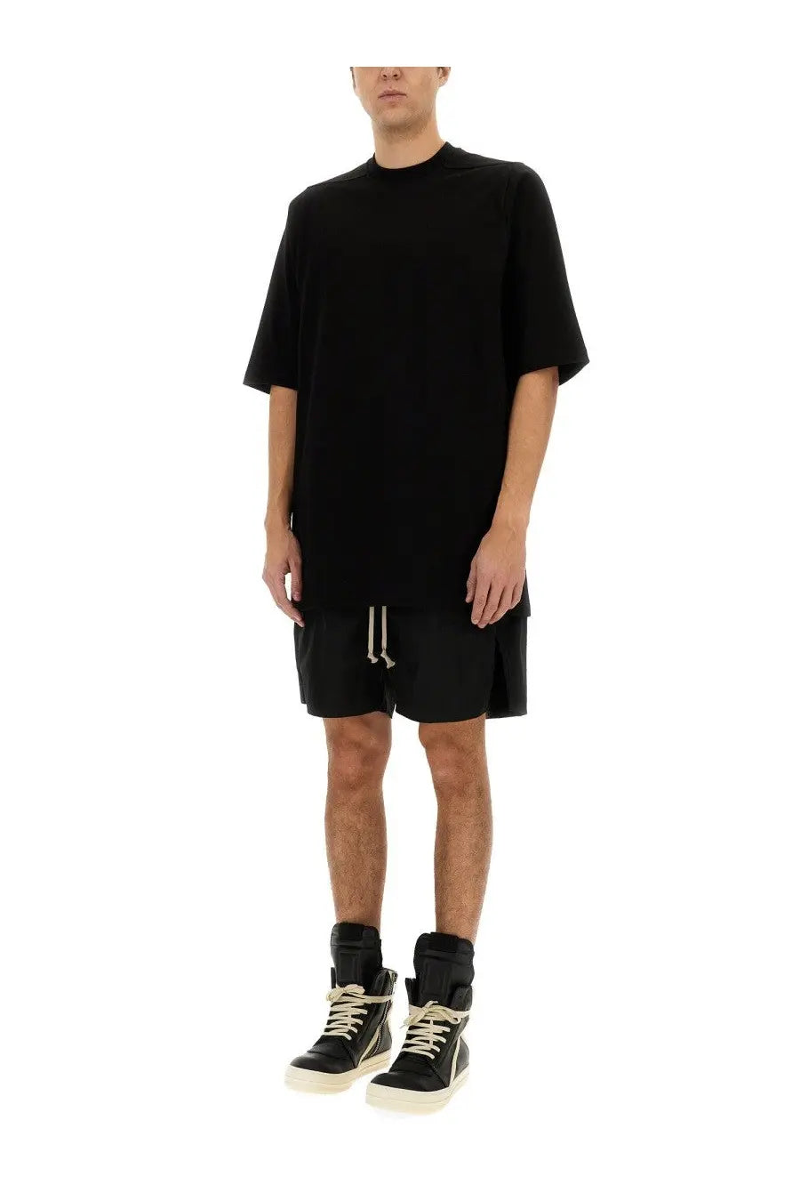 Rick Owens men’s jumbo shirt black oversized t-shirt with relaxed fit short sleeves and subtle side slits at hem