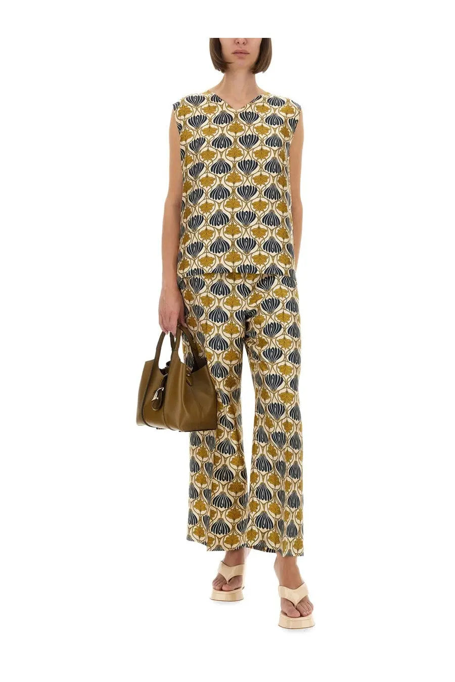 S Max Mara women’s sleeveless top in mustard yellow and navy blue with a repeating shell-like pattern