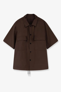 Sacai men’s beige cotton short-sleeved button-up shirt with collar, two chest pockets, and drawstring hem