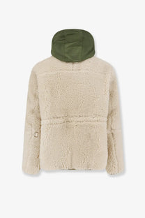 Sacai men’s eco shearling and nylon jacket in cream with contrasting olive green hood for stylish warmth