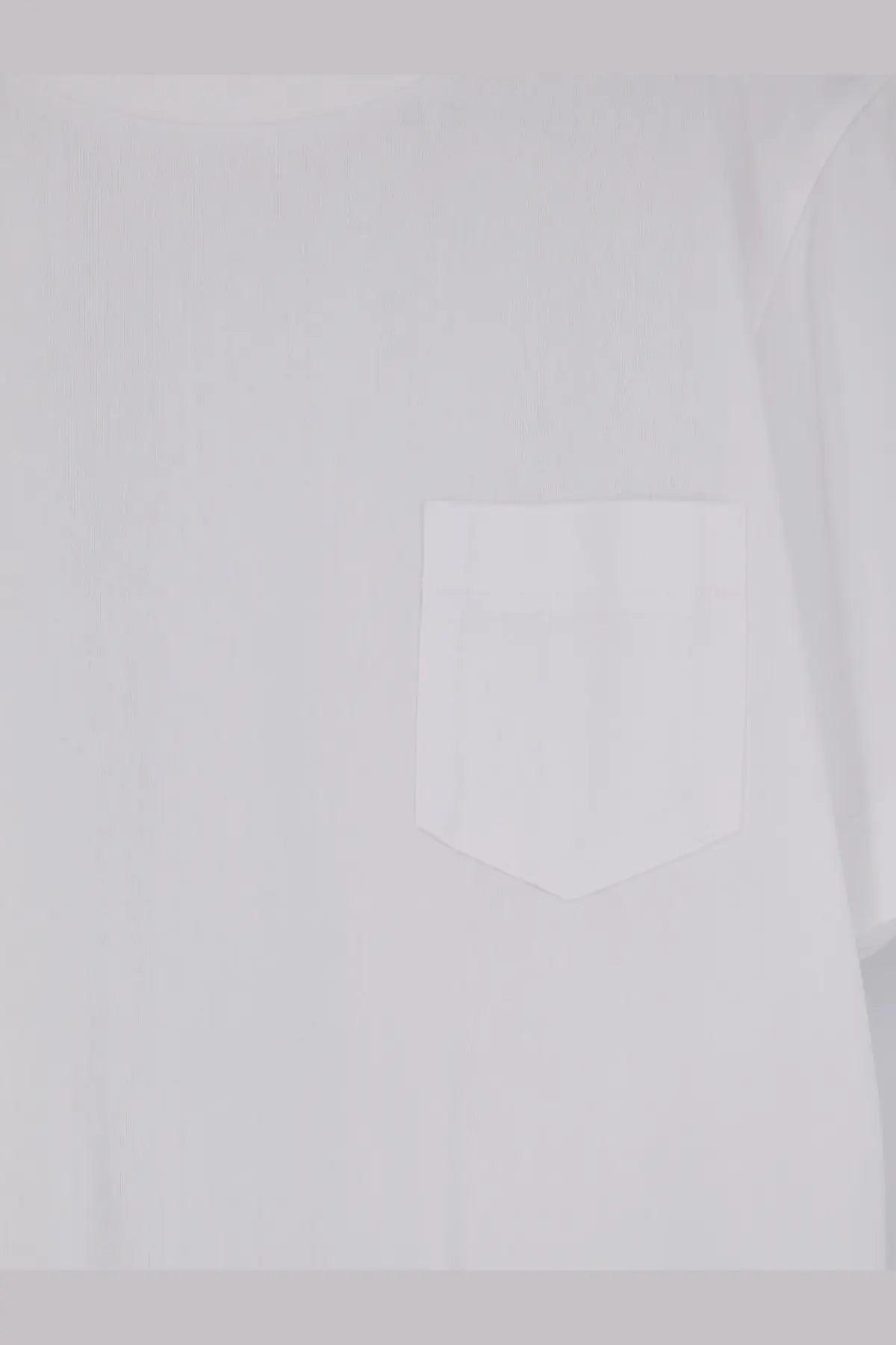 White cotton and polyester sacai women’s shirt with single chest pocket and short sleeves