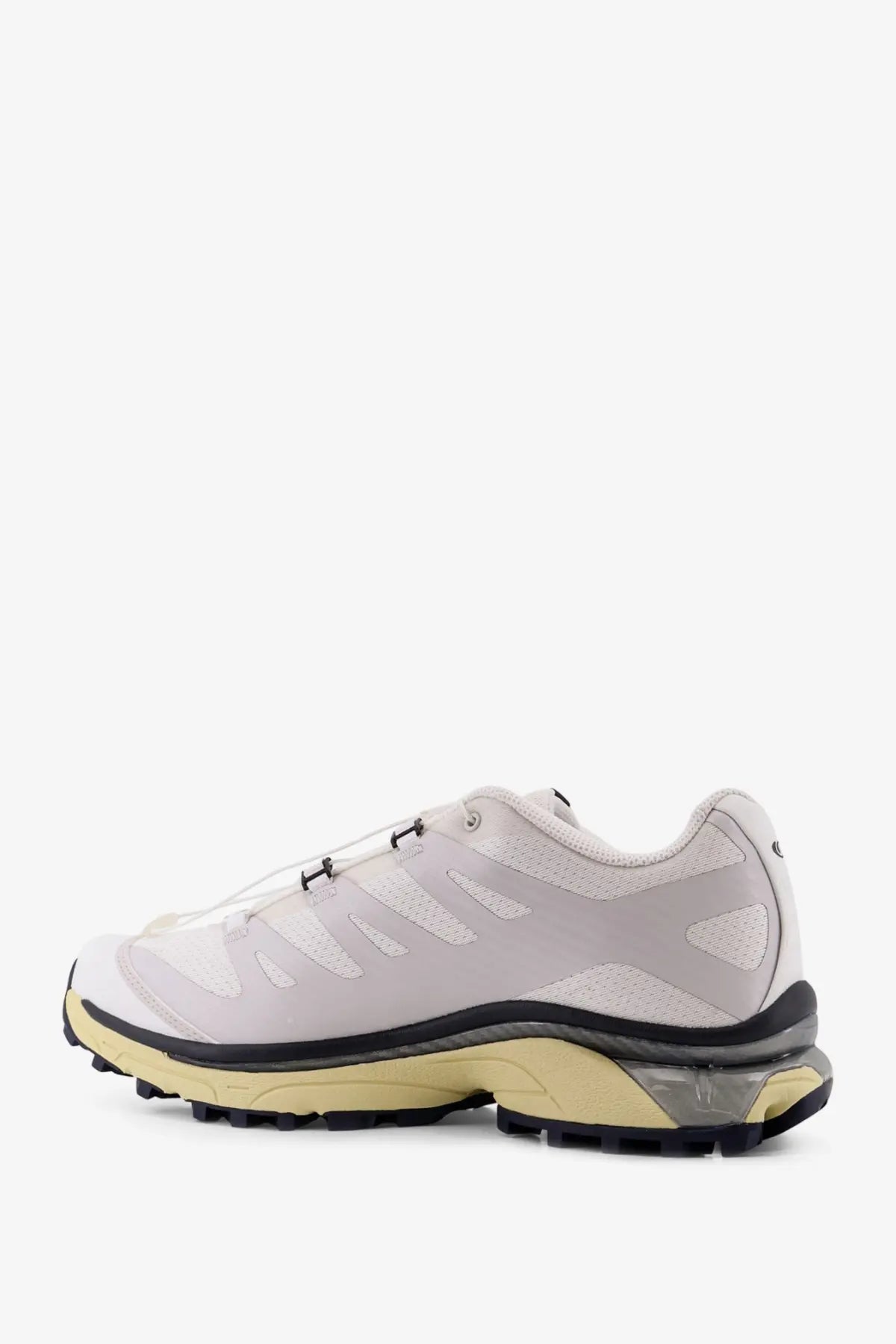 Light gray salomon xa 3d trail running shoe with beige midsole and black outsole made of technical fabric and nylon