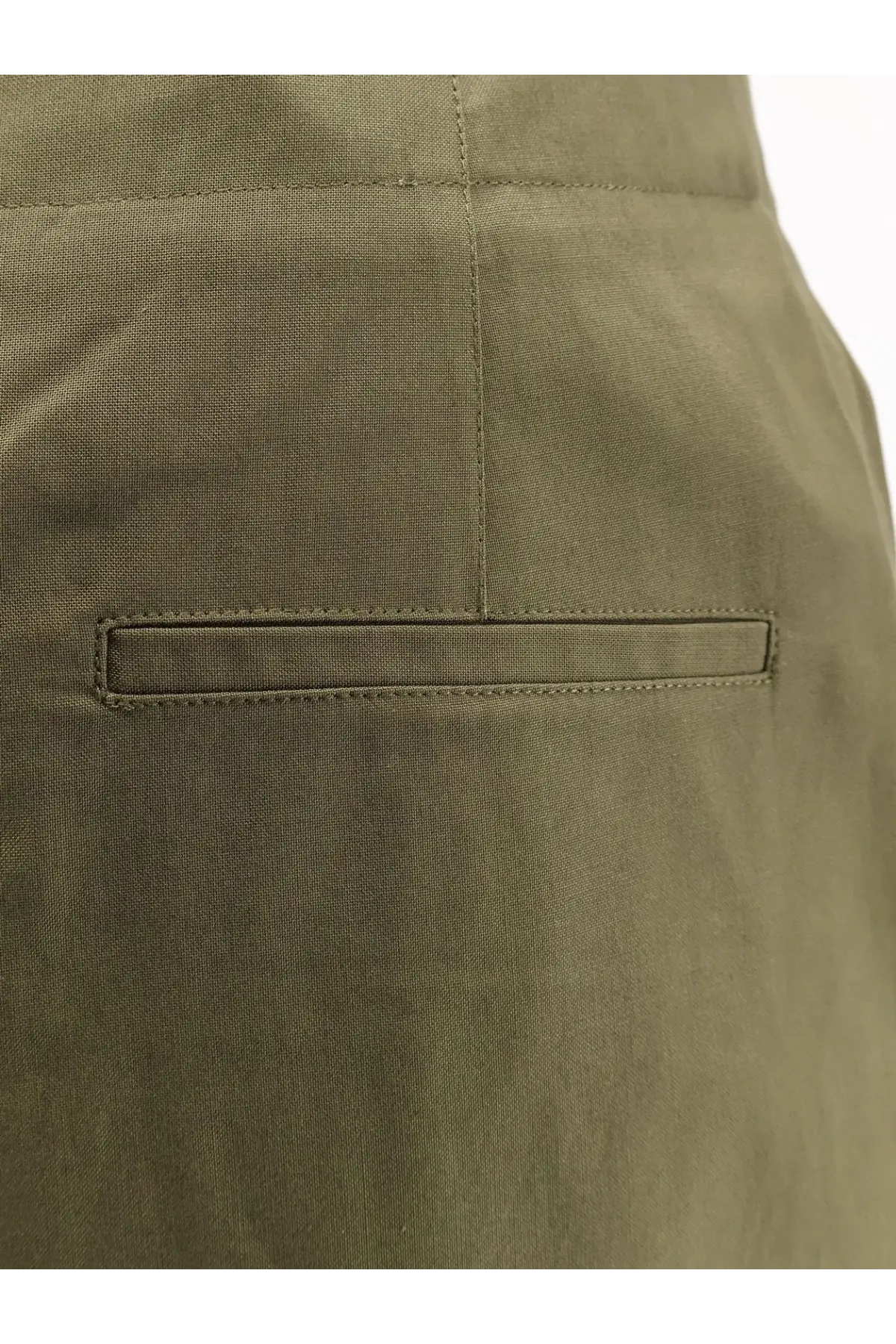 Olive green woven organic cotton fabric with subtle texture and stitched rectangular pocket detail on soeur women’s daley pants