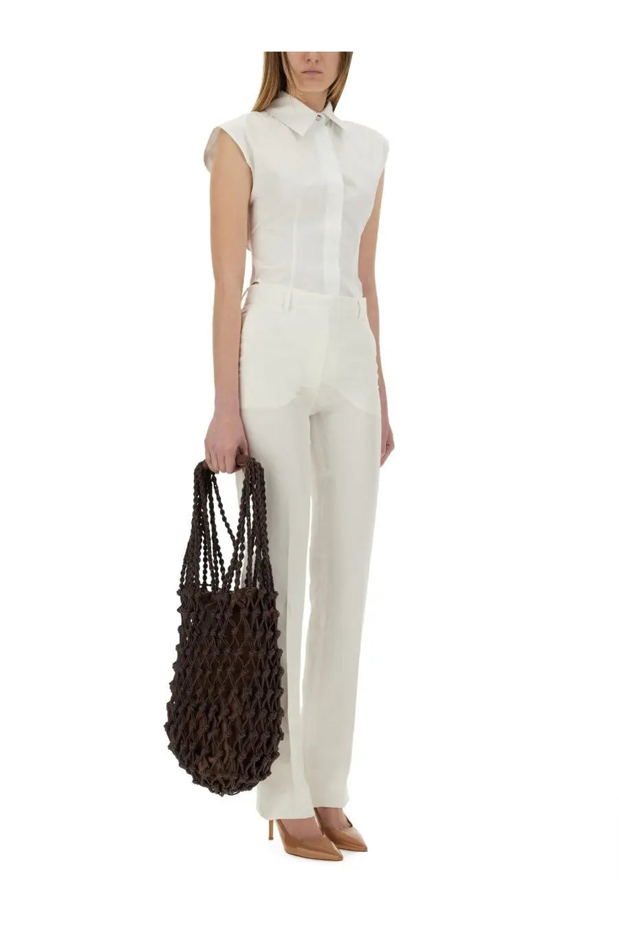 Dark brown woven mesh tote bag with braided handles paired with sportmax women’s raoul white pants