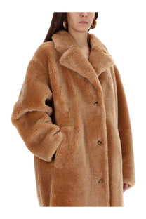 Stand Studio women’s coat Gabriella beige is a cozy camel-colored faux fur coat with plush texture and matching buttons