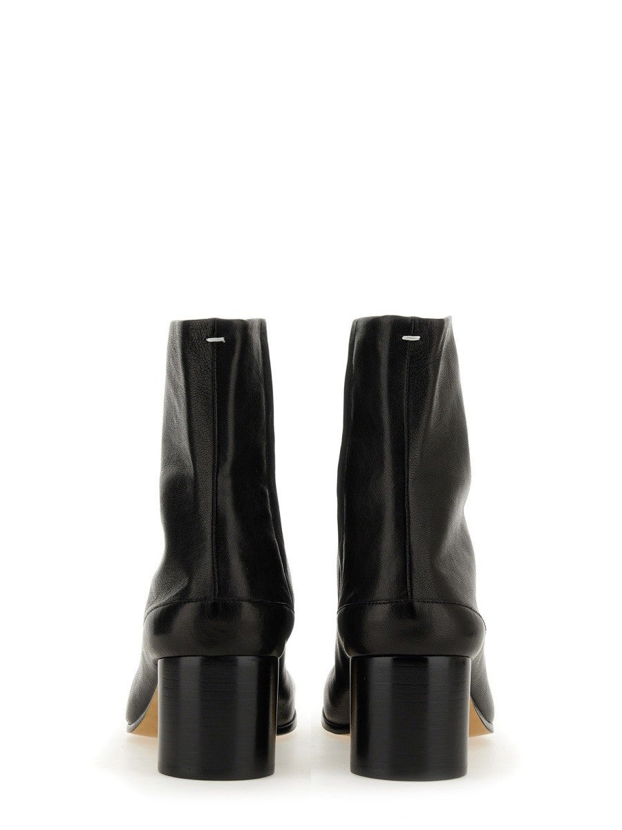 Maison Margiela Women's Stivale Tabi in Pelle Black