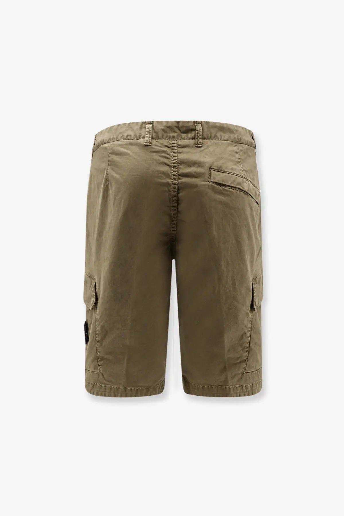 Stone island men’s organic cotton shorts in green with khaki cargo style multiple pockets and relaxed fit